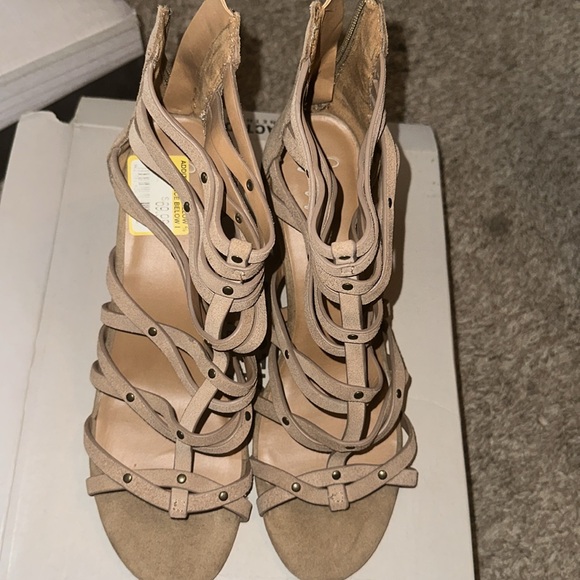 Crown Vintage heels - Picture 6 of 11